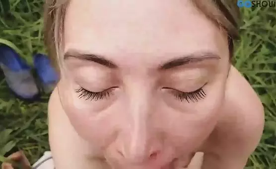 Outdoor Throat Blowing the Cock for Pleasure